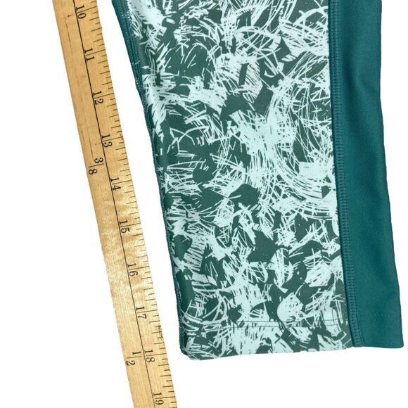 Under Armour Capri Leggings Womens M Green Athleisure Yoga Stretchy Gym Pull On - Picture 13 of 16